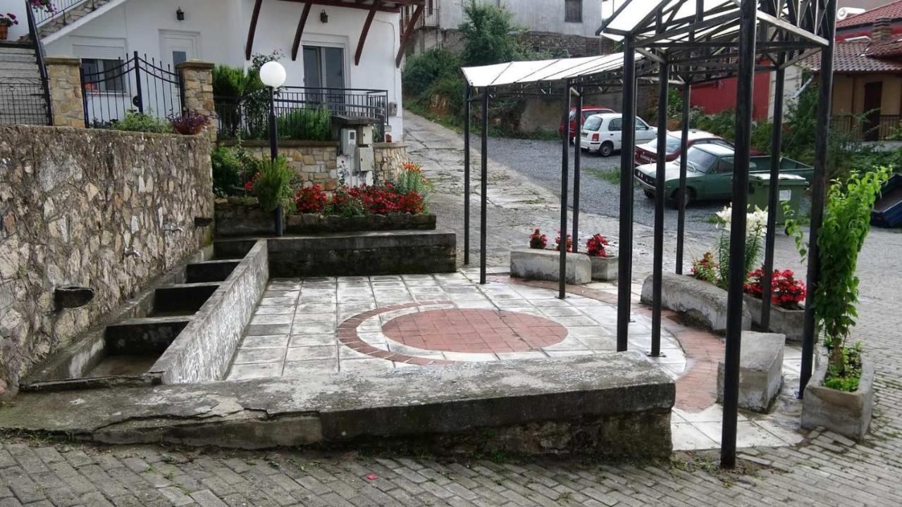 Traditional House "Plystario" Arnaía Exterior foto